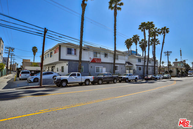 1540 N Bronson Avenue, Los Angeles CA: https://media.crmls.org/mediaz/680b3656-4be9-4a1b-a7f3-504f6c09206d.jpg