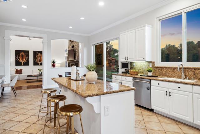 3879 Blackstone Ct, Castro Valley CA: https://media.crmls.org/mediaz/680b49ea-625e-412b-acbb-1da2647849a2.jpg