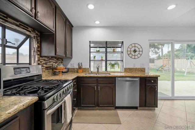 9026 W Hamilton St, Rancho Cucamonga CA: https://media.crmls.org/mediaz/680b4fb1-2c4e-4e24-a480-1bef75c5bef0.jpg