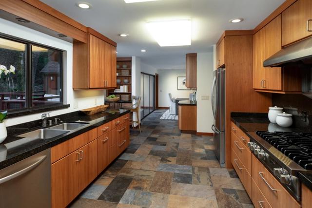23200 Encinal Court, Los Altos Hills CA: https://media.crmls.org/mediaz/680bae66-424b-443f-8e0e-bd9319617416.jpg