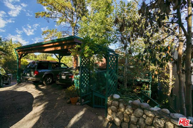 730 Basin Drive, Topanga CA: https://media.crmls.org/mediaz/680bf043-ceec-45c4-9b52-7658c9d8886c.jpg