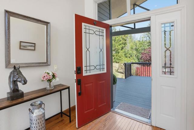 24035 Stage Stop Way, Los Gatos CA: https://media.crmls.org/mediaz/680c1ac2-146b-4fba-8df6-f801a3165faf.jpg