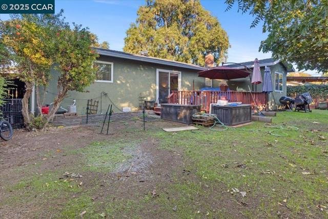 2644 E Olivera Rd, Concord CA: https://media.crmls.org/mediaz/680c1e94-1ab5-49d5-b6f1-9f5aaf93018a.jpg