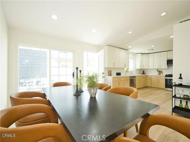 Detail Gallery Image 3 of 7 For 7221 Fallbrook Ave, West Hills,  CA 91307 - 3 Beds | 2 Baths