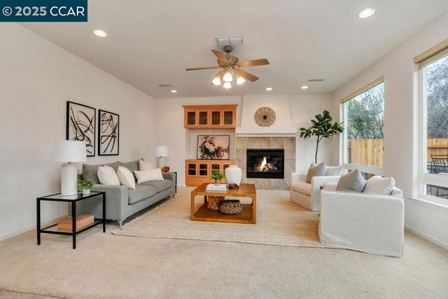 2460 Covelite Way, Antioch CA: https://media.crmls.org/mediaz/680cb70a-3e45-437a-acb7-e30524239948.jpg