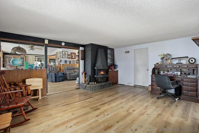 252 Santa Clara Dr, Vista CA: https://media.crmls.org/mediaz/680d60a4-d51d-4895-b531-67ea158c9bd6.jpg