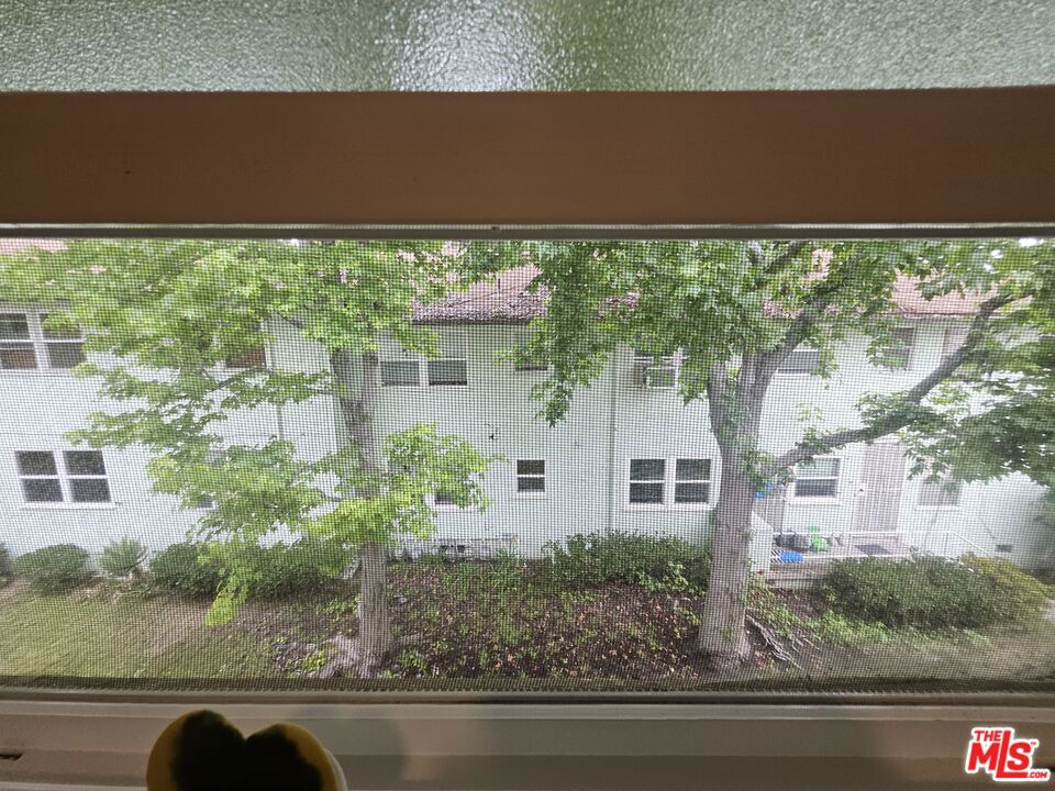 https://media.crmls.org/mediaz/680daf6e-19cf-43a8-ac9a-d36ea0c5f518.jpg?preset=X-Large
