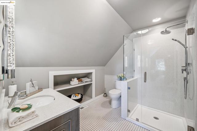 1193 64Th St, Oakland CA: https://media.crmls.org/mediaz/680e914c-6d0a-47fa-b58c-50485c5b132d.jpg