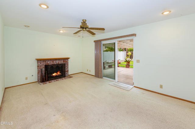 2060 Olga Street, Oxnard CA: https://media.crmls.org/mediaz/680ed491-bdc2-4011-97d0-3f40ac7f22f5.jpg