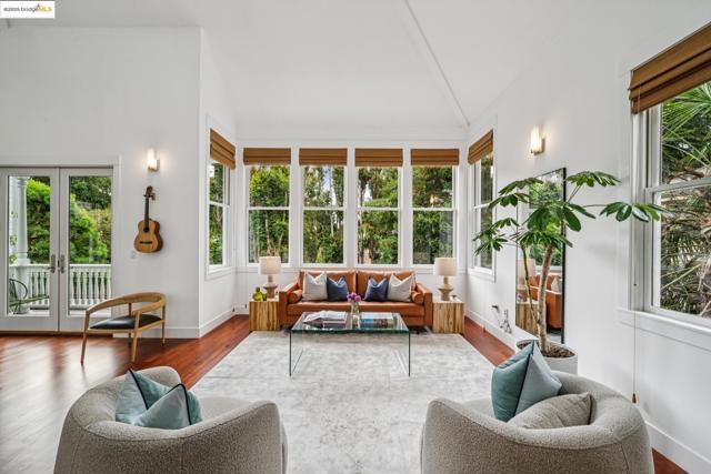 2104 6Th St, Berkeley CA: https://media.crmls.org/mediaz/680edc87-5a11-4e7d-9c8e-6a8457e69b85.jpg