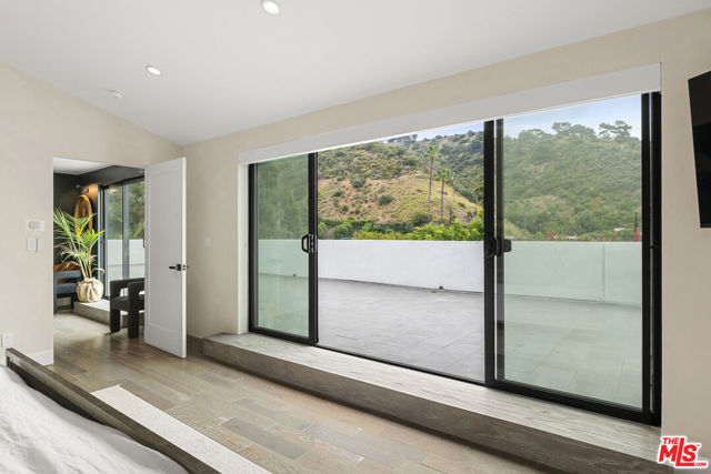 1739 San Ysidro Drive, Beverly Hills CA: https://media.crmls.org/mediaz/680f01bf-5122-4024-a321-c41f92cfa909.jpg
