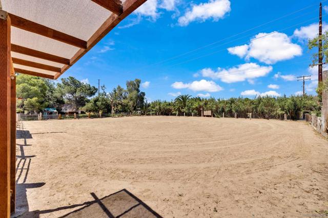 13918 Putney Rd, Poway CA: https://media.crmls.org/mediaz/6810d267-3de6-433c-8d53-228bbe8d6195.jpg