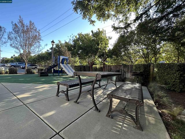 3402 Fostoria Way, Danville CA: https://media.crmls.org/mediaz/6810f59d-dd96-4914-9775-8236bc29b1e3.jpg