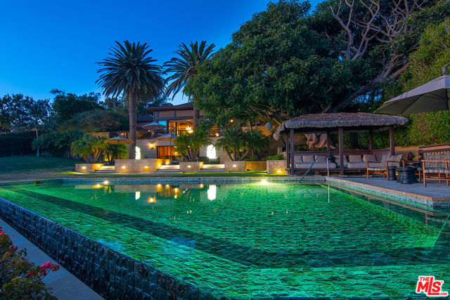24834 Pacific Coast Highway, Malibu CA: https://media.crmls.org/mediaz/68115acc-7051-4546-81ef-b604b93c889e.jpg