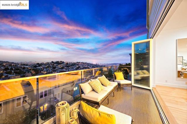 678 Clipper St, San Francisco CA: https://media.crmls.org/mediaz/68121733-e6a2-4024-a59b-dcfbac067227.jpg