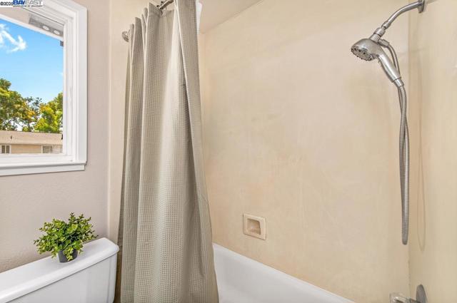 3732 Carrigan Cmn, Livermore CA: https://media.crmls.org/mediaz/681342de-3694-47f6-a10b-469ecd1e103e.jpg