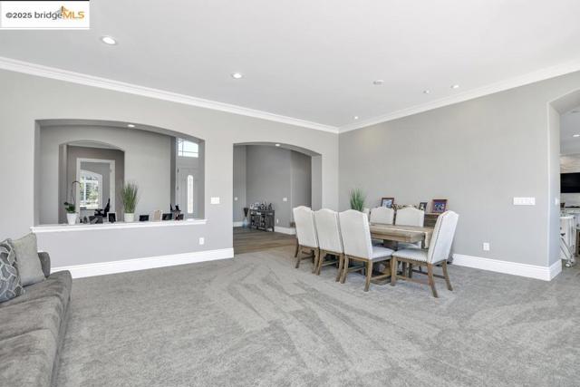 430 Ellisa Ln, Brentwood CA: https://media.crmls.org/mediaz/68137b69-b64c-44d5-82b3-7681b03eb171.jpg