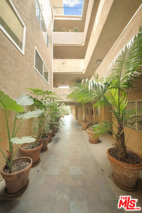 1010 Hammond Street, West Hollywood CA: https://media.crmls.org/mediaz/681387f7-4507-4409-8255-eb572a281ff9.jpg