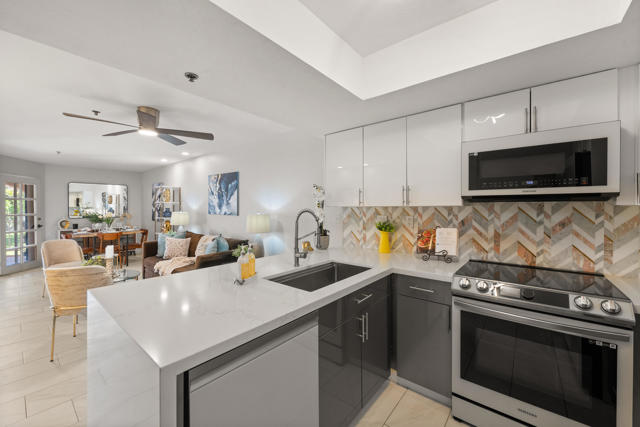500 E Amado Road, Palm Springs CA: https://media.crmls.org/mediaz/6813b66f-effc-40e1-bc78-efb665fa4042.jpg