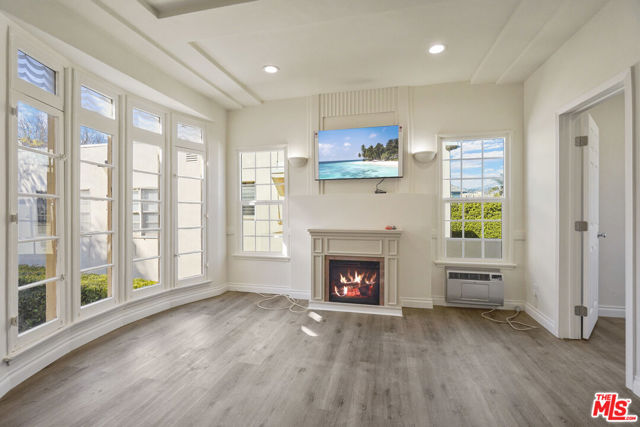 228 S REEVES Drive, Beverly Hills CA: https://media.crmls.org/mediaz/6814e81c-18c5-4cbd-a758-e5afb87a2342.jpg