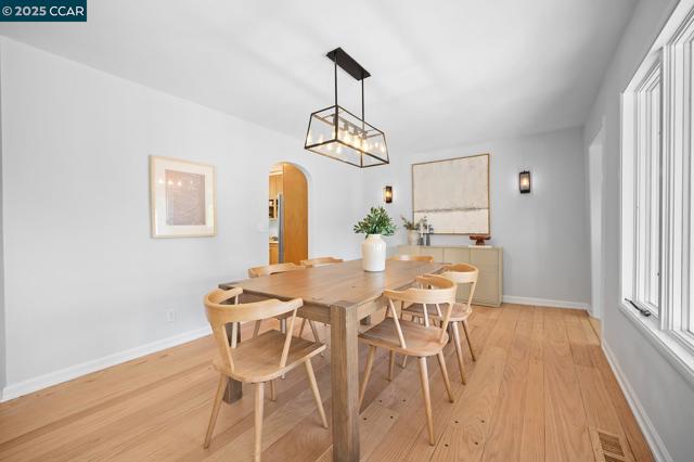 196 Miramonte Rd, Walnut Creek CA: https://media.crmls.org/mediaz/681518e6-dab9-482d-a51f-c6d11f59953b.jpg