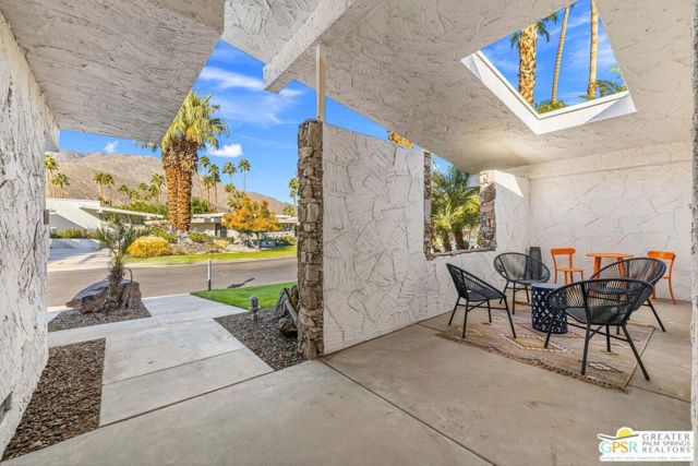 2420 Paseo Del Rey, Palm Springs CA: https://media.crmls.org/mediaz/68153132-edb5-4d39-8ec9-2c014bca3907.jpg
