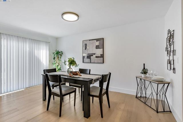 6976 Allegheny Dr, Dublin CA: https://media.crmls.org/mediaz/68153dee-50c8-4f00-8536-506afef51f5c.jpg