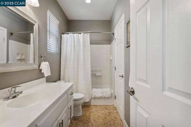96 Heritage Way, Brentwood CA: https://media.crmls.org/mediaz/68154c96-4744-4a70-9df7-3a52b4fb56f3.jpg