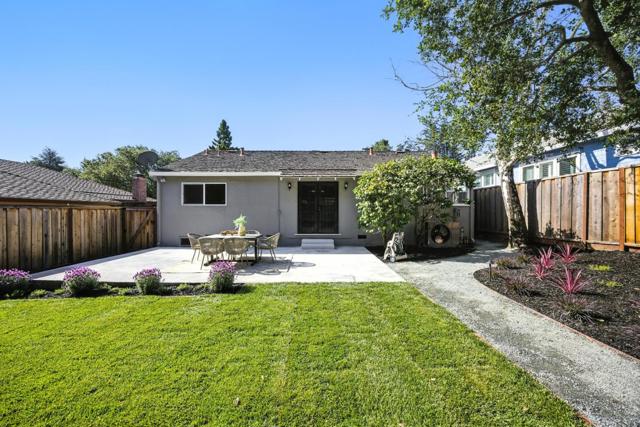 2084 San Carlos Avenue, San Carlos CA: https://media.crmls.org/mediaz/6815edf7-4ac1-4803-b31c-8f992191c627.jpg