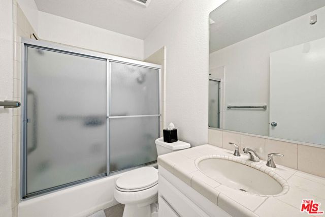 1141 17th Street, Santa Monica CA: https://media.crmls.org/mediaz/68161ebd-8b10-461f-a6da-5bd6c0dfc5af.jpg