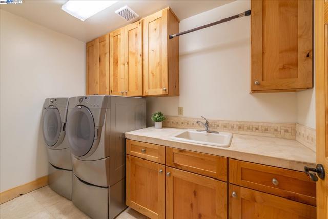 10023 S River Street, Truckee CA: https://media.crmls.org/mediaz/68164554-d009-4e16-9741-78fb59e3929a.jpg