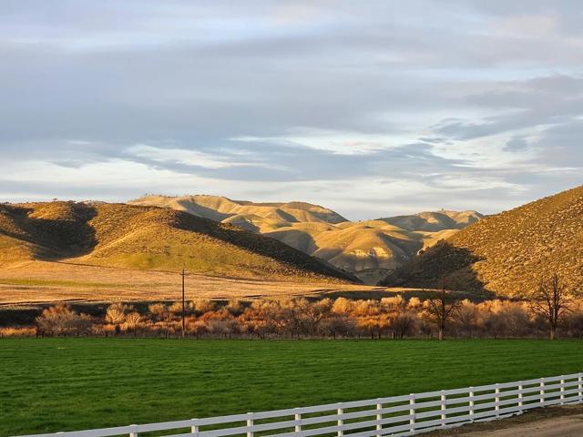 54800 Lonoak Road, King City CA: https://media.crmls.org/mediaz/68166512-c47a-4340-8631-15b842b3a5b4.jpg