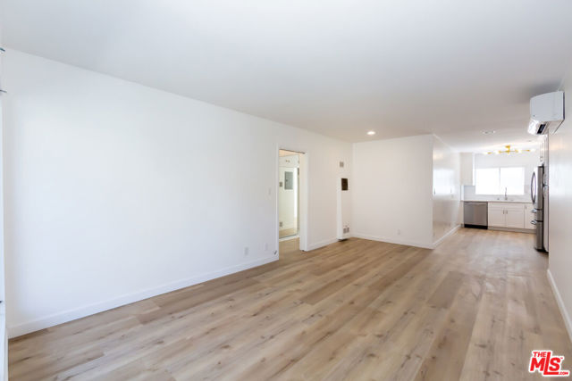 1268 N SWEETZER Avenue, West Hollywood CA: https://media.crmls.org/mediaz/6816bf06-a5fb-44fb-a677-fbac30b8049d.jpg