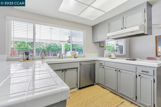3812 Fernwood Ct, Concord CA: https://media.crmls.org/mediaz/68170661-d239-4283-a039-c8323f5dbe68.jpg