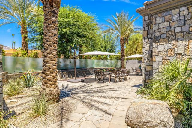 28 Clancy Lane S Lane, Rancho Mirage CA: https://media.crmls.org/mediaz/68171daa-e972-43ae-b40a-46e1c0dce12c.jpg
