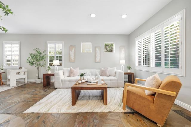 1029 Vista Oak Place, Chula Vista CA: https://media.crmls.org/mediaz/681721d9-7ac8-4a8c-acba-65ab02724ae9.jpg