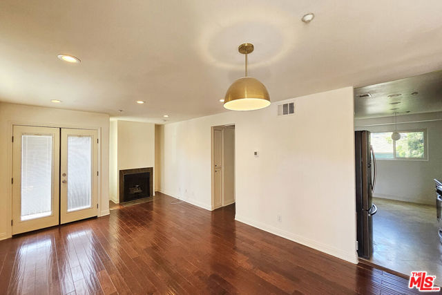 4220 Fair Avenue, North Hollywood CA: https://media.crmls.org/mediaz/681797d2-ba91-4c83-82ce-1a112e8daf0f.jpg