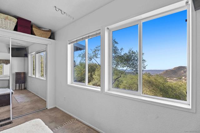 300 Thornton Dr, El Cajon CA: https://media.crmls.org/mediaz/6817e78a-4be5-4c98-a26c-140ee483e906.jpg