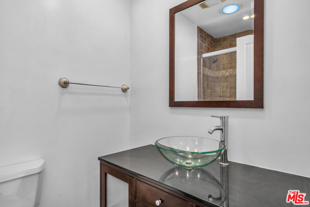 4311 Coquette Place, Tarzana CA: https://media.crmls.org/mediaz/6818444d-c352-432c-81d1-88be8b5f6702.jpg