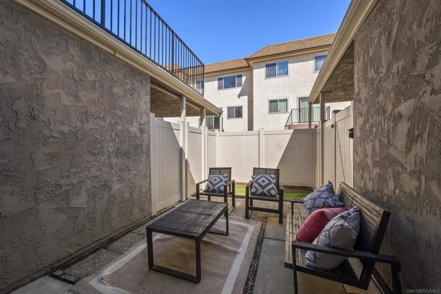 7836 Hummingbird Ln, San Diego CA: https://media.crmls.org/mediaz/6818482c-12bf-406c-b303-867906a936b9.jpg