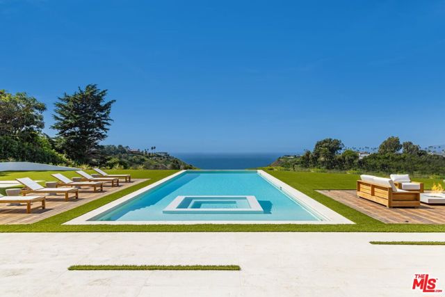Image 27 of 41 For 6889 Dume Drive
