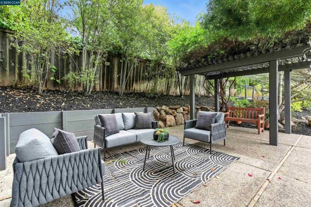 5020 Golden Gate Ave, Oakland CA: https://media.crmls.org/mediaz/681862ad-94a7-41c3-b6ed-99ed8859da6e.jpg
