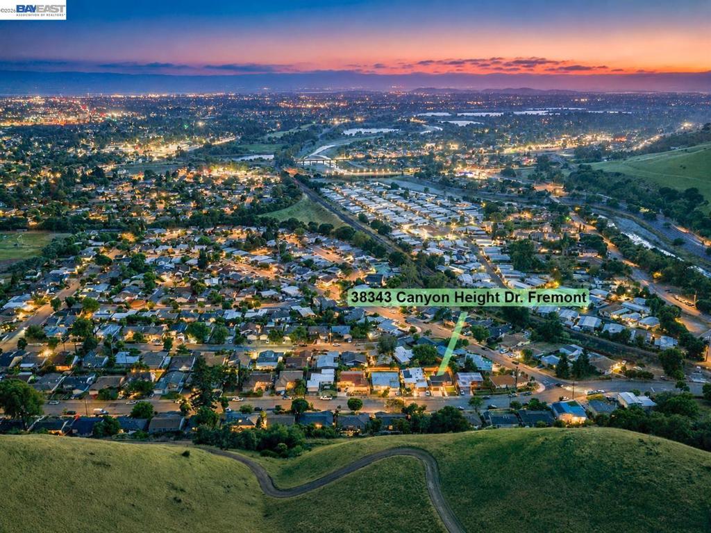 https://media.crmls.org/mediaz/681867aa-9816-40d9-b419-5966afb412d1.jpg?preset=X-Large