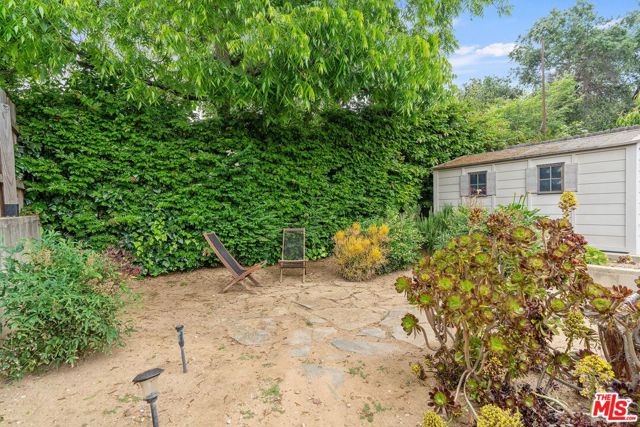 6163 Strickland Avenue, Los Angeles CA: https://media.crmls.org/mediaz/6818f010-095f-48b6-93c2-cb42e76a74f7.jpg