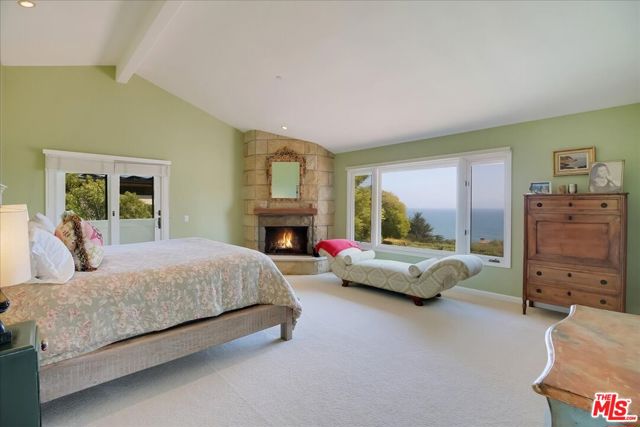 4099 Creciente Drive, Santa Barbara CA: https://media.crmls.org/mediaz/68193152-19b1-482d-8eba-7dc6b685acfd.jpg