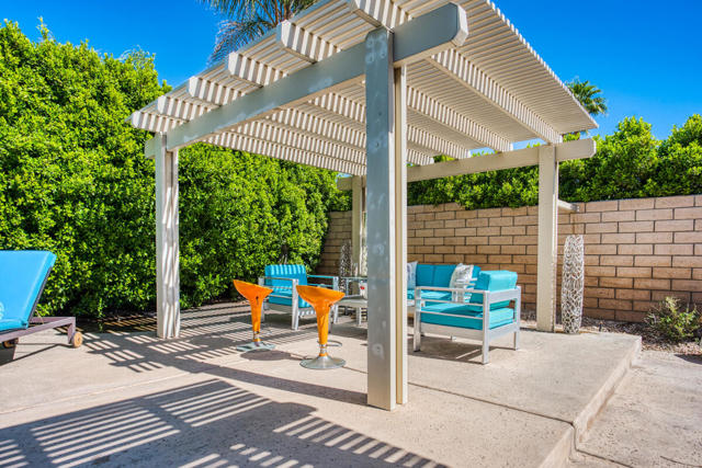 642 E Daisy Street, Palm Springs CA: https://media.crmls.org/mediaz/6819422f-973f-49eb-b158-eaa1826b8509.jpg