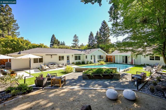 3 Green Valley Ct, Danville CA: https://media.crmls.org/mediaz/681975f6-5f8e-4152-b140-11f7a4d5f64b.jpg