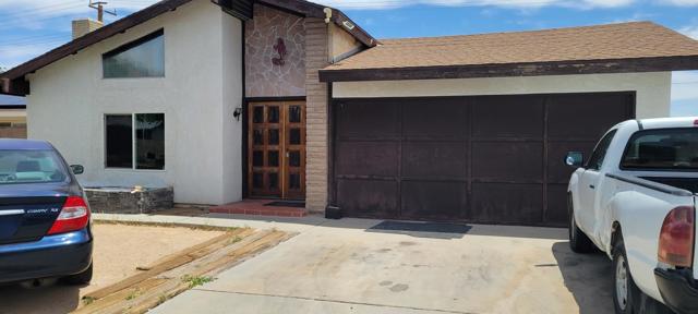 1230 N Las Posas Court, Ridgecrest CA: https://media.crmls.org/mediaz/681ac156-9419-42a8-a599-bea533f3467c.jpg