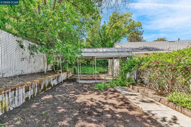 280 Sierra Dr, Walnut Creek CA: https://media.crmls.org/mediaz/681ae490-a977-4ae5-a148-8879b20e8fcb.jpg