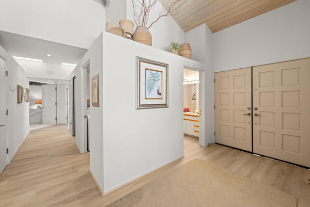 212 S Kavenish Drive, Rancho Mirage CA: https://media.crmls.org/mediaz/681ae970-e3c5-4bc9-aecf-cc43f1739e79.jpg